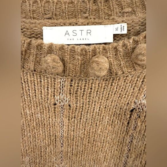 Astr the Label Scallop Hem Pom Pom Biscuit Cable Knit Sweater Stripe Accent, XL - Picture 4 of 7